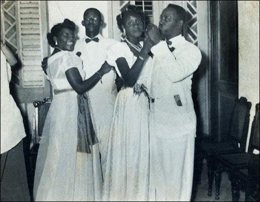 http://media.elnuevoherald.com/smedia/2008/12/27/16/134-Dancex00_AfroCuba_MHL_ho.standalone.prod_affiliate.84.JPG