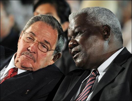 http://www.infolatam.com/wp-content/uploads/2013/02/Raul-Castro-y-Esteban-Lazo-cuba-655x497.jpg